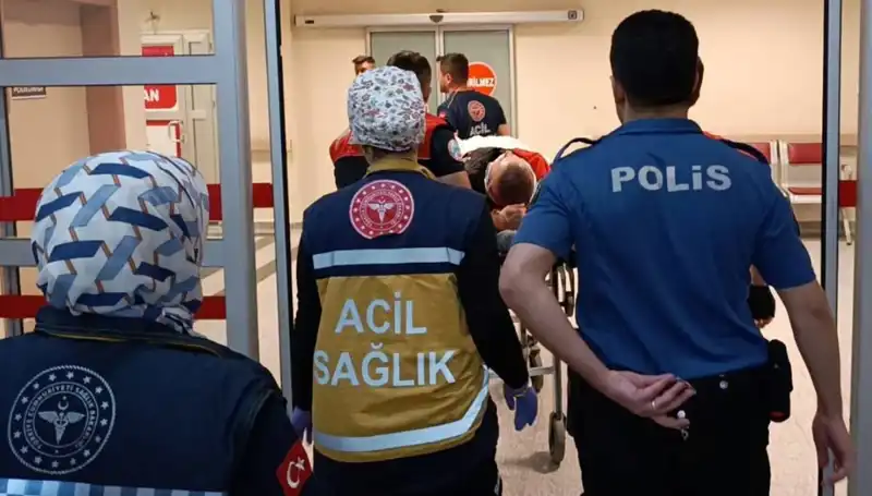 ** Polis Ekiplerinin Kaza Anı: İki Yaralı, Aşırı Hız ve Olayın Ardındaki Gerçekler**