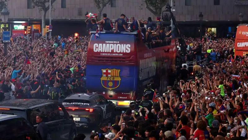 Barcelona'nın Yıldızları, Taraftarları ile Unutulmaz Bir Gün Geçirdi