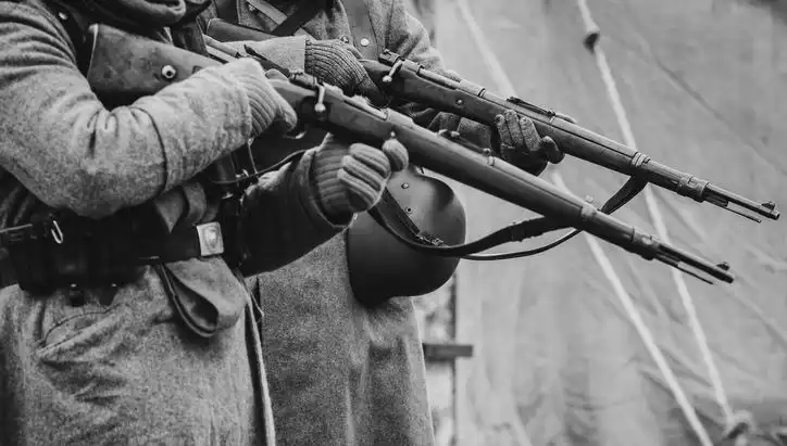 İngiliz İstihbarat Şefinin Derin Sırları: Dedesi Nazi Casusuymuş!