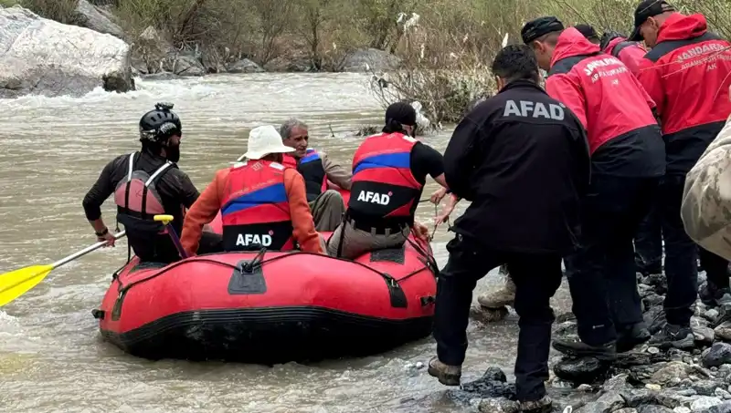 Zap Suyu'nda Mahsur Kalan 4 Kişi Kurtarıldı: Detaylar ve Kurtarma Operasyonu