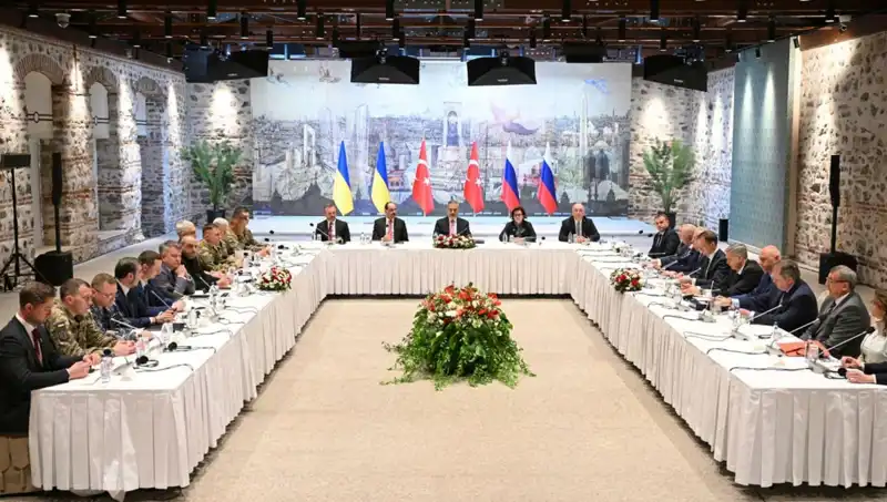 İstanbul Barış Zirvesi: Rus Heyeti Türkiye'ye Çıktı, Dünya Dikkatle İzliyor