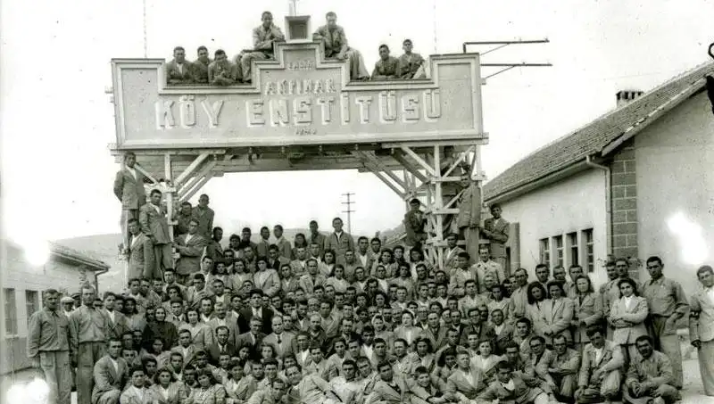 17 Nisan'da Ne Oluyor? Köy Enstitüleri'nin Özgün Tarihçesi