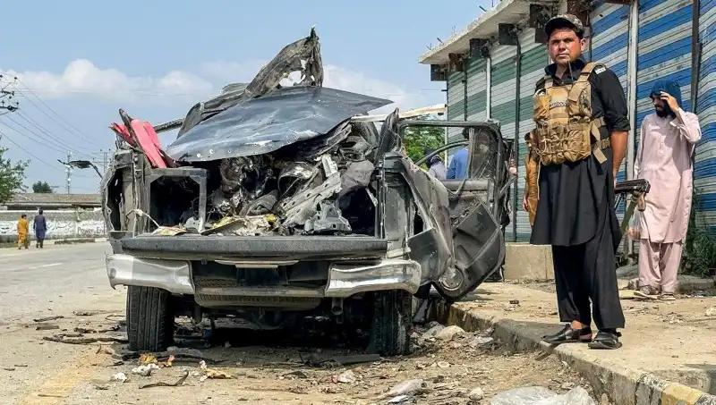 Pakistan’da Şok Edici Patlama: Dört Hükümet Yetkilisi ve Bir Polis Hayatını Kaybetti