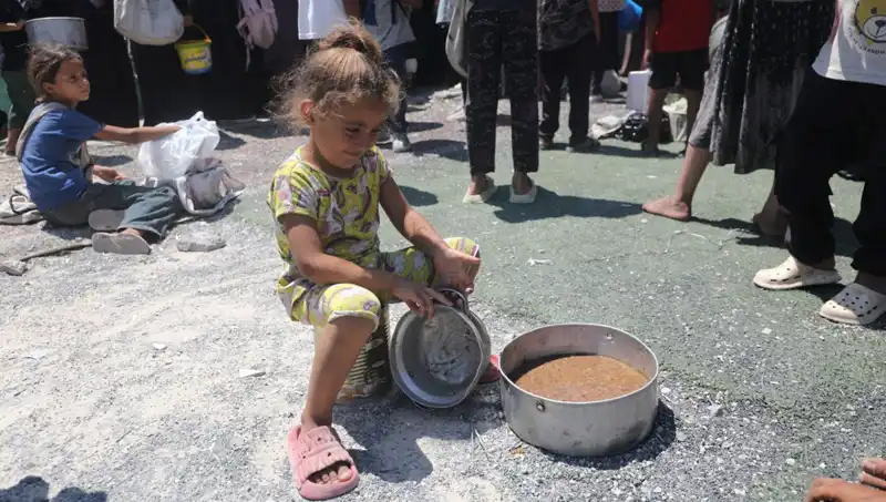 Gazze'de Açlık Sınırında Umut Arayan Ailelerin Feryadı
