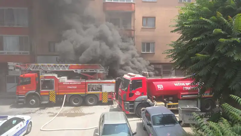Niğde'de Büyük Yangın! Beyaz Eşya Deposunda Korkutan Olay