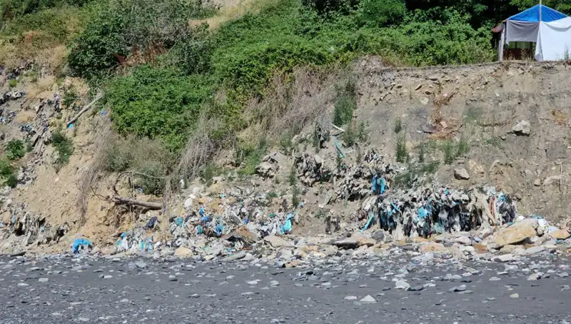 Kozlu Sahil’deki Çöp Yığını, Doğa Severleri Üzüyor!