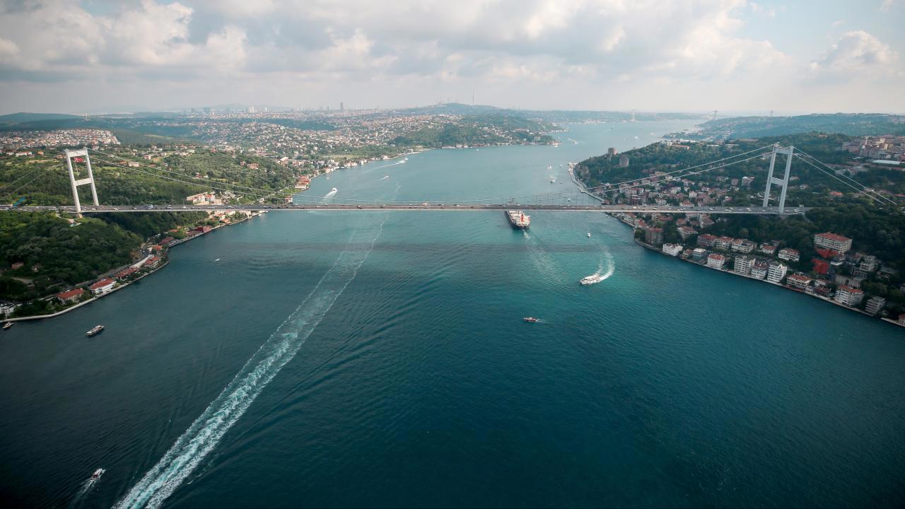 İstanbul Boğazı'nda Gemiler Yeniden Yola Çıktı