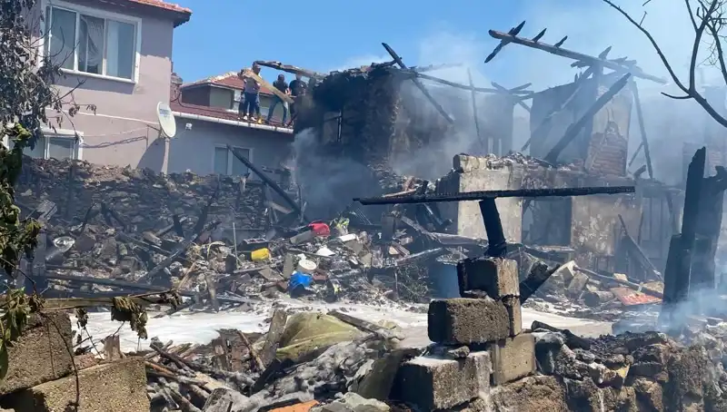 Kırklareli'nde Küçük Bir Yangın, İtfaiyecinin Kahramanlığı Gözler Önünde