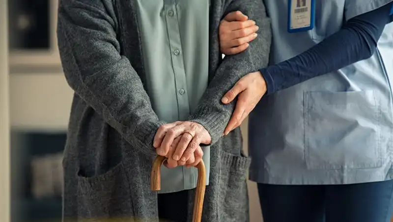 102 Yaşında Dünyanın En Yaşlı Doktoru: Uzun Yaşamın 4 Sırrı