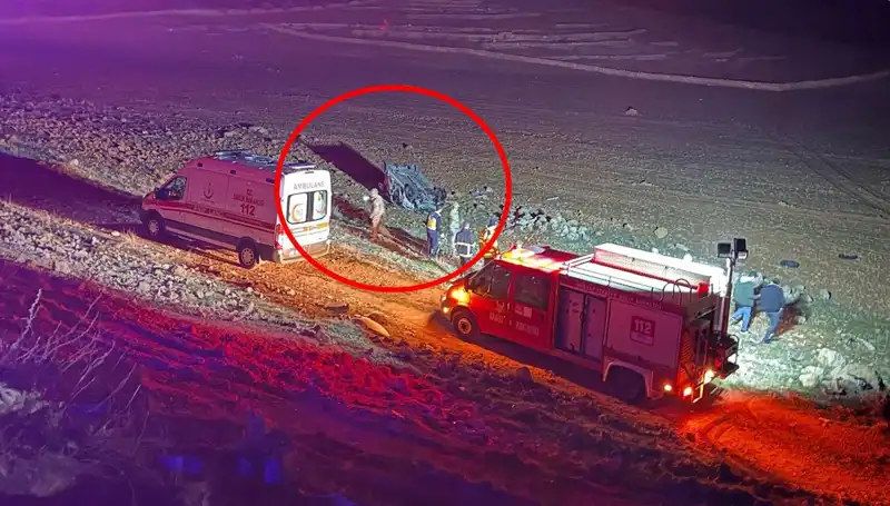 İkisinin Hayatı Bir Kaza ile Sonlandı: Şarampole Devrilen Araçtan Fırladılar