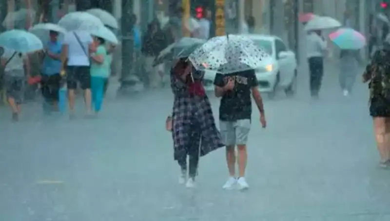 İstanbul'da Sağanak Yağış ve Yangın Bölgesinde Riskli Rüzgar Uyarısı!